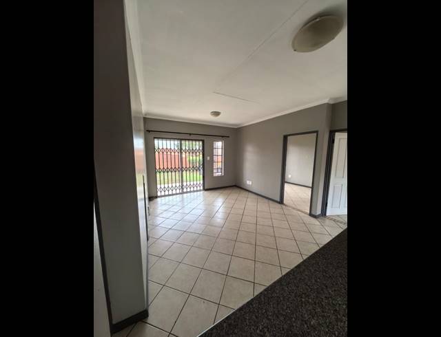 3 BEDROOM TOWNHOUSE FOR SALE IN MONAVONI